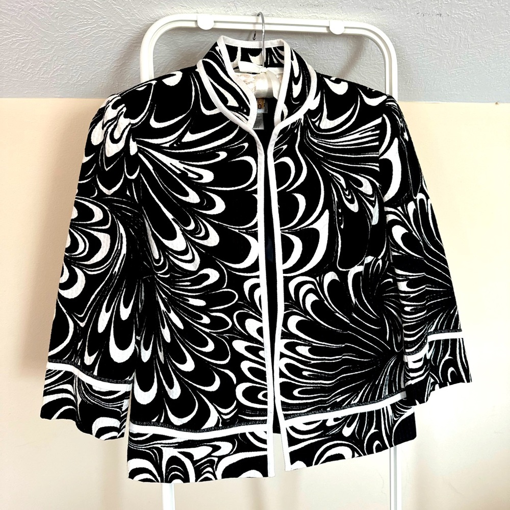 Chicos black and white collarless jacket - CHICO's size 0 / SMALL